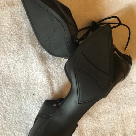 Women's Shoes - Picture 2 of 3